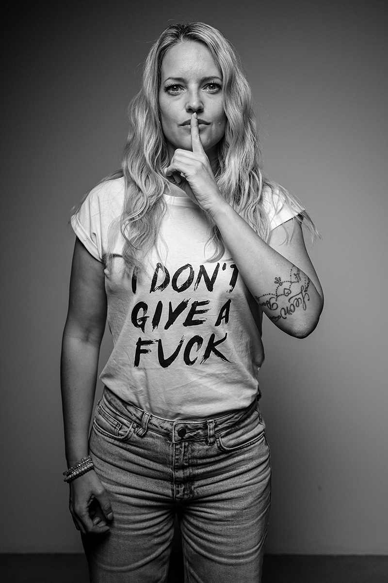 Porträtaufnahme von Manuela – Teil der Serie I don’t give a fuck