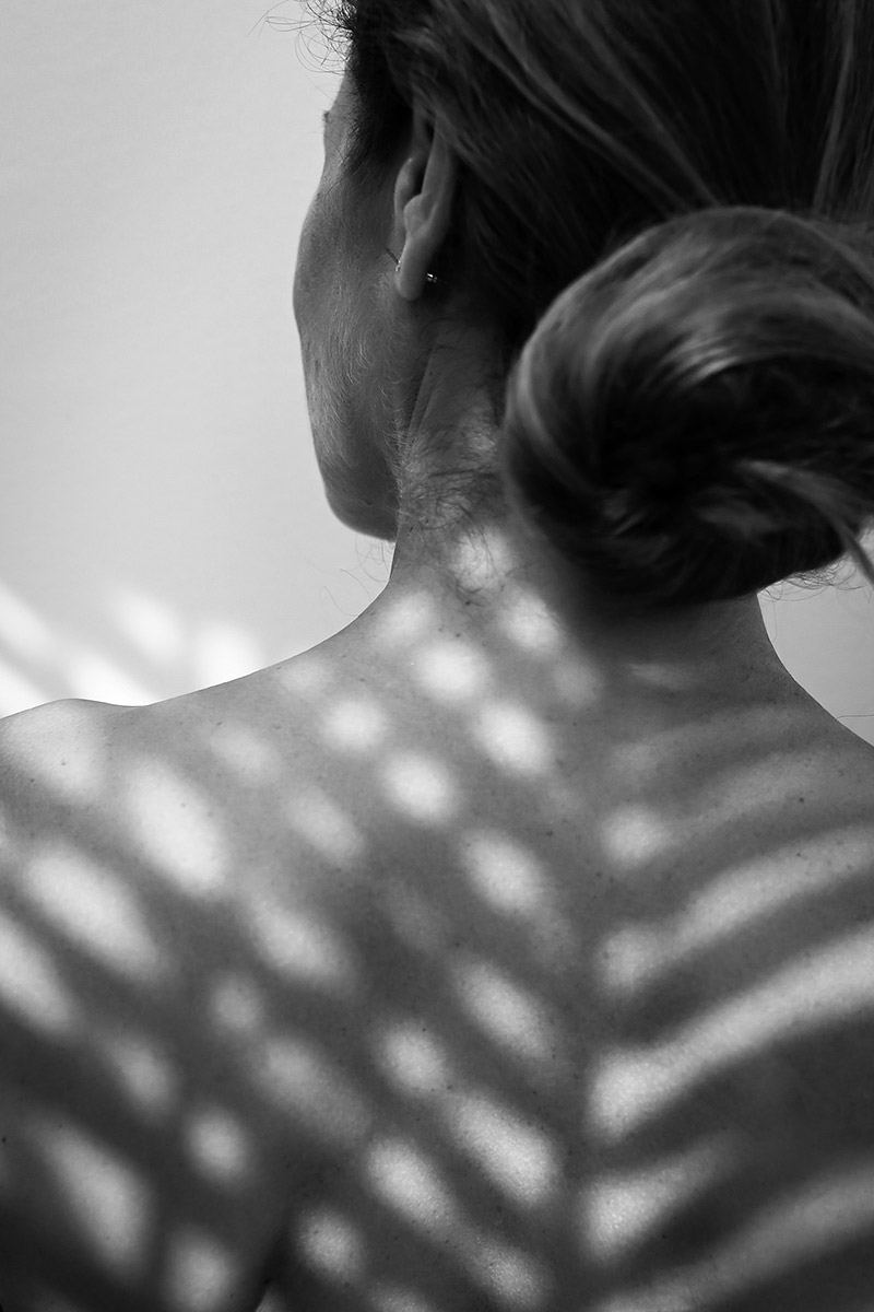 Detailaufnahme Growth mit floralen Motiven aus Rosarot – Klarheit im Gefühlschaos